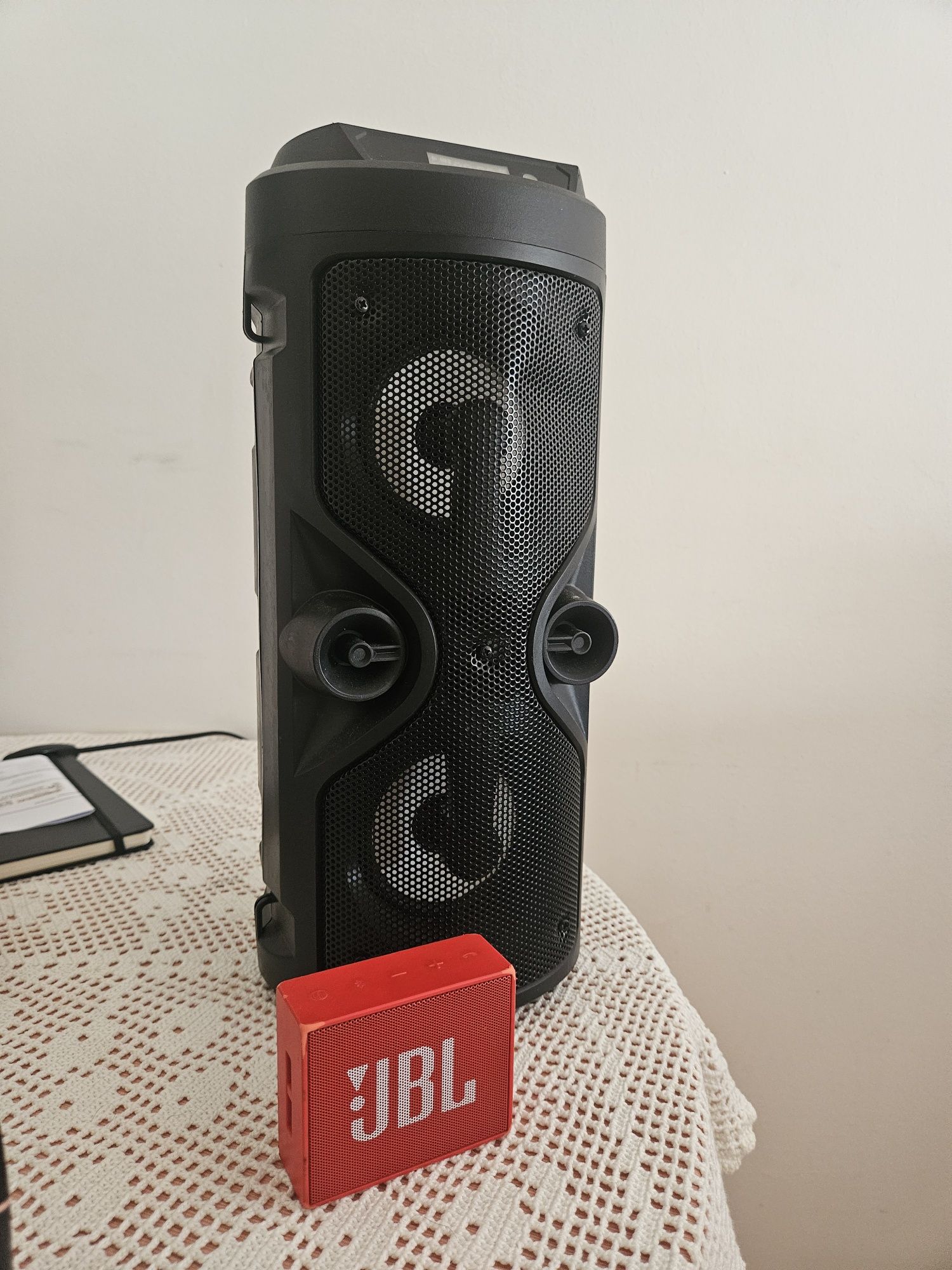 Conjundo: Duas Colunas Bluetooth + Microfone