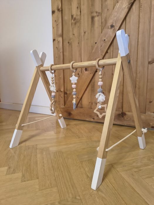 Stojak edukacyjny drewniany Montessori dla niemowląt