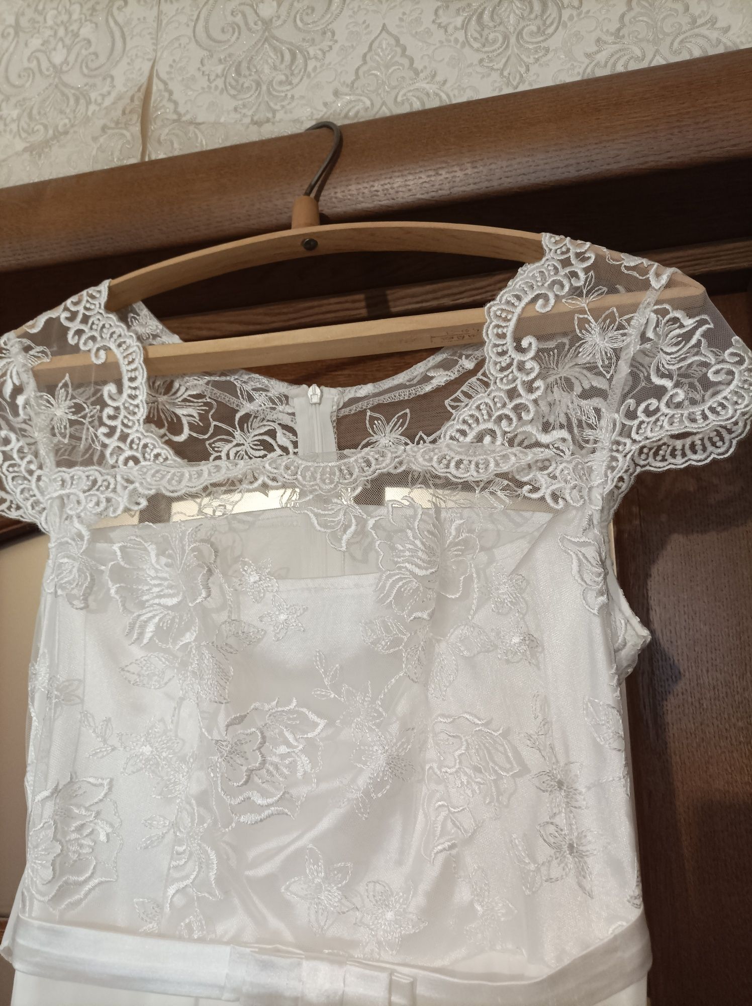 Платье белое новое на выпуск или свадьбу