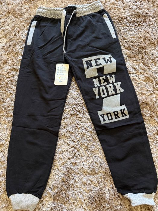 Nowe spodnie dresowe chłopięce