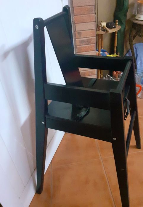 Cadeira em madeira para crianca