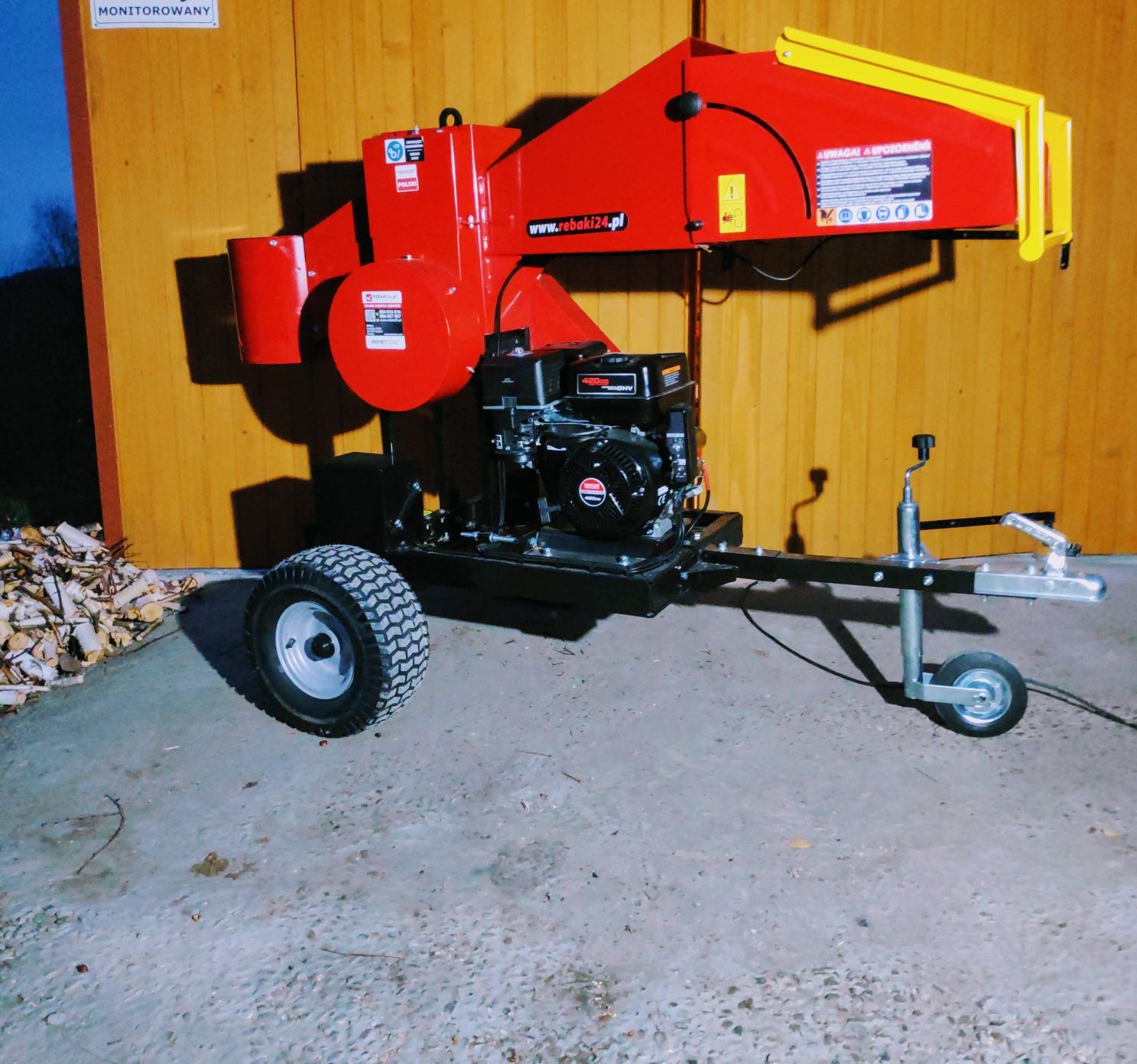 Rębak spalinowy z workownicą podkszesywarka stihl do gałęzi młot sds u