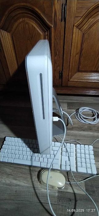 Komputer stacjonarny iMac Apple Mac klawiatura myszka Mac