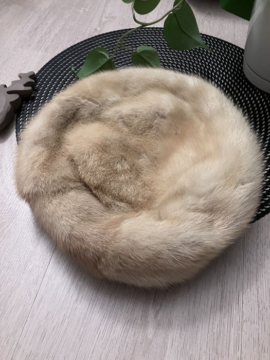 Futrzana czapka.        .