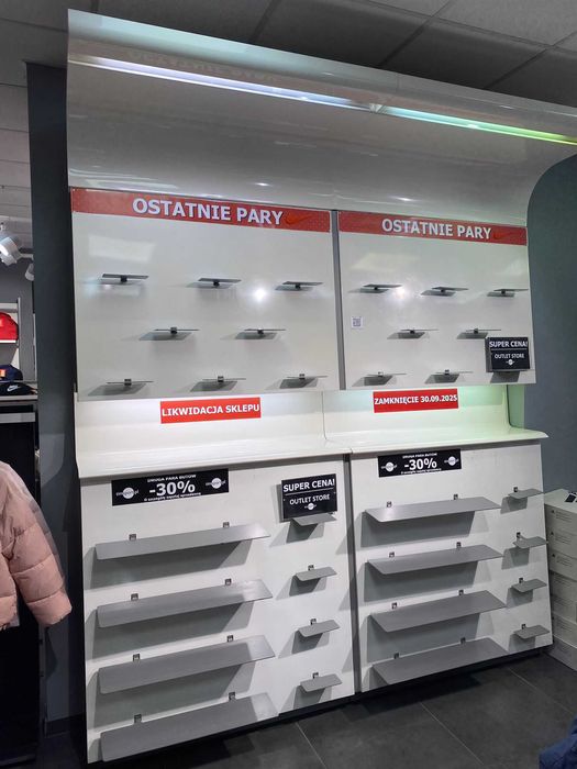 Meble do salonu z odzieżą i obuwiem