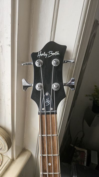 Baixo Harley Benton RB-414BK (estilo Rickenbacker)