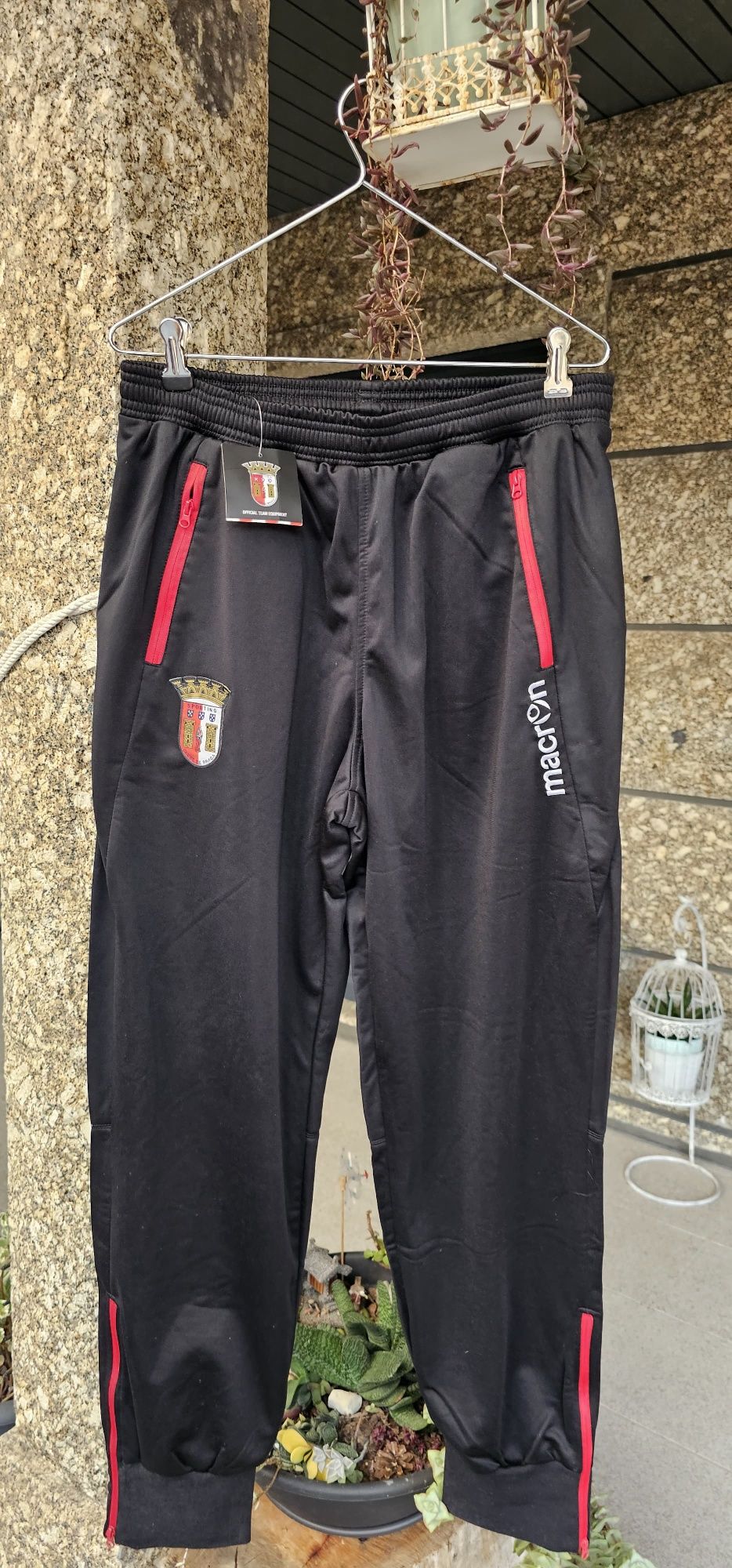 Camisolas, casacos, calções, calças do Braga, da marca Macron