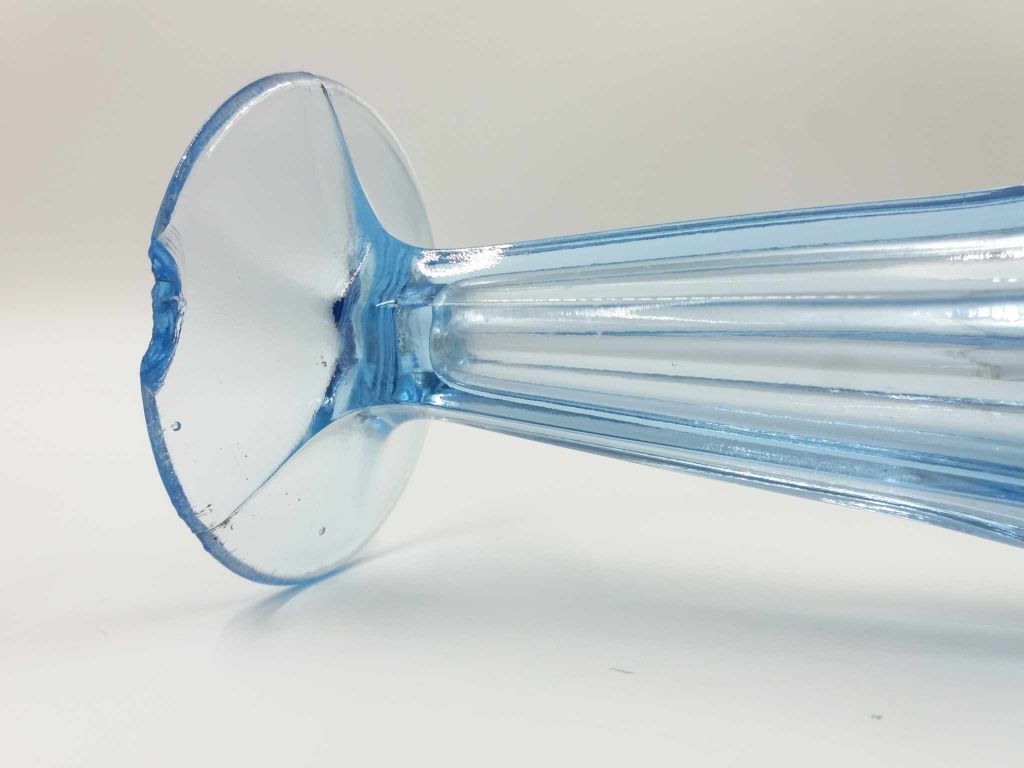 Ładny błękitny szklany wazon Ząbkowice PRL