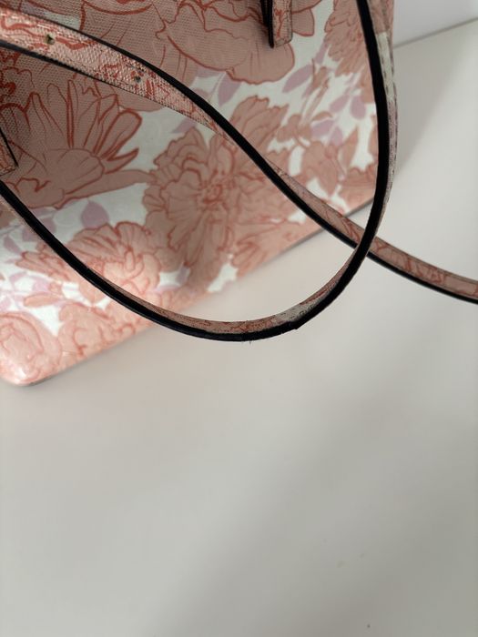 Torebka guess wzory kwiaty shopper