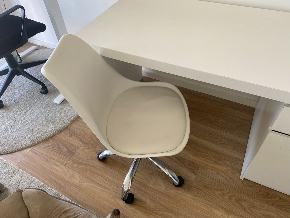 Mesa Secretária MALM IKEA 140x65 com Cadeira