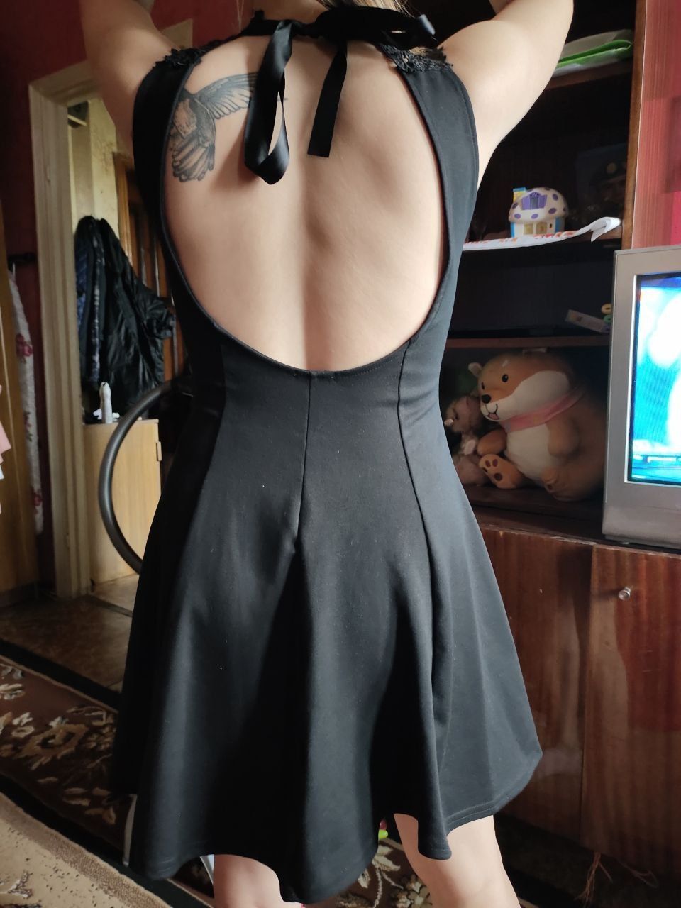 Чёрное платье в кактетьное