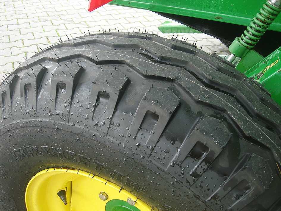 Пресс подборщик John Deere 570