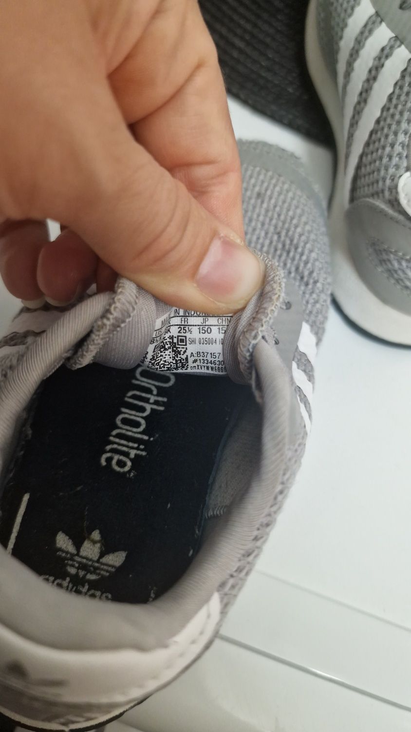 Tenis adidas 25.5