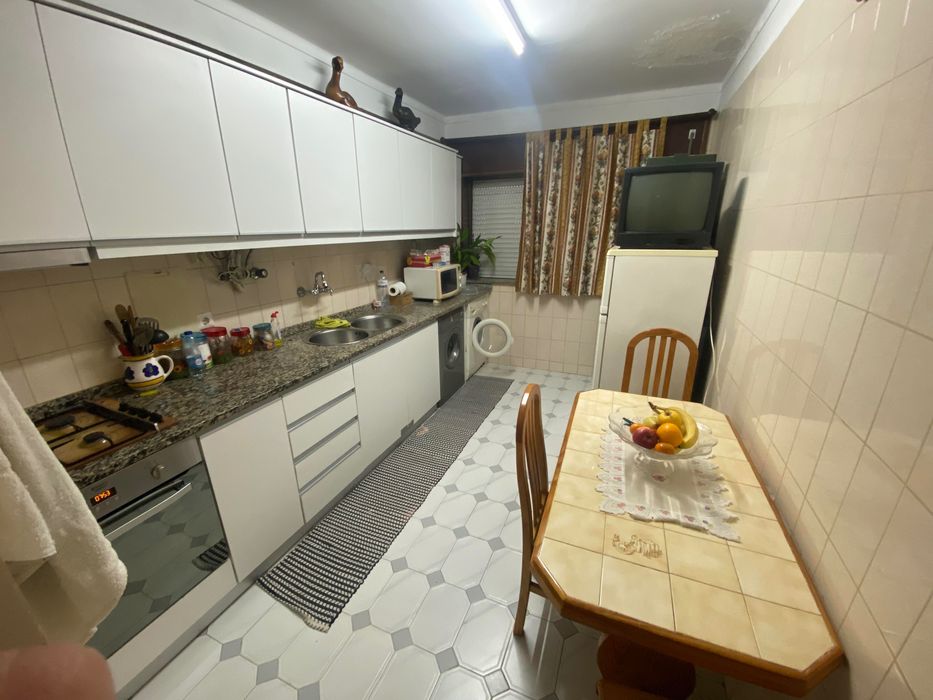 Alugo quarto a senhora em Braga, S. Vitor, 300€, despesas incluídas.