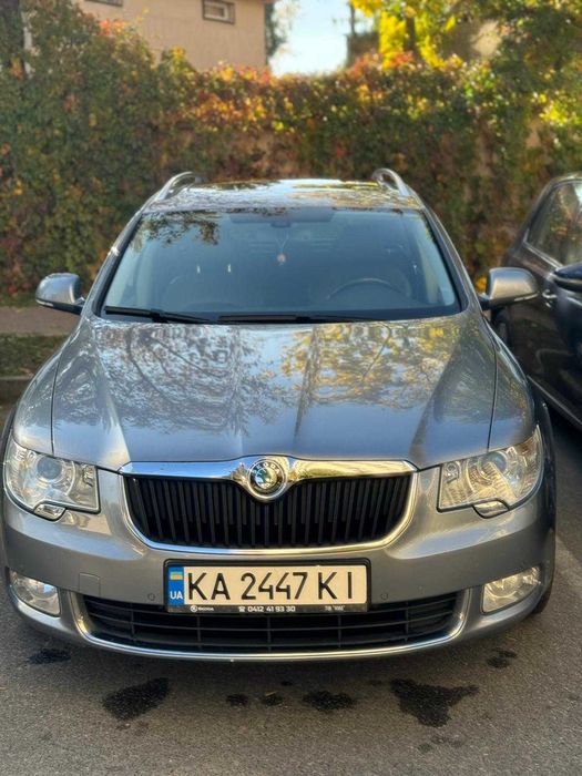автомобиль Skoda Superb