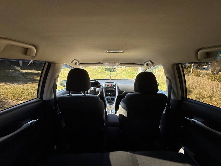 Toyota auris 2010 1.4 MT