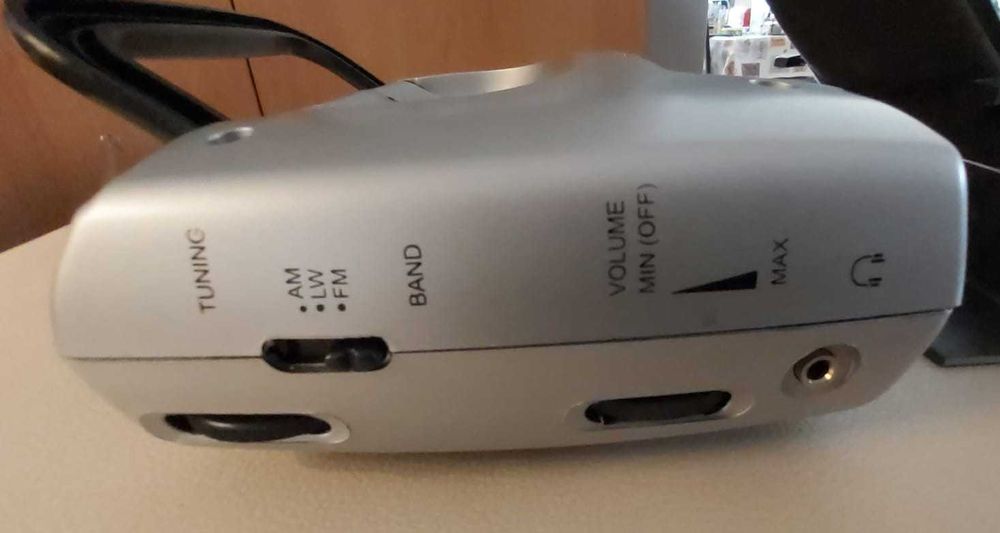 Rádio portátil Crown AM/FM (AC/DC) + Lanterna a pilhas