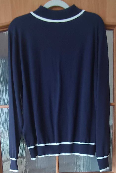 Sweterek  -bluzeczka z kołnierzykiem przy szyi