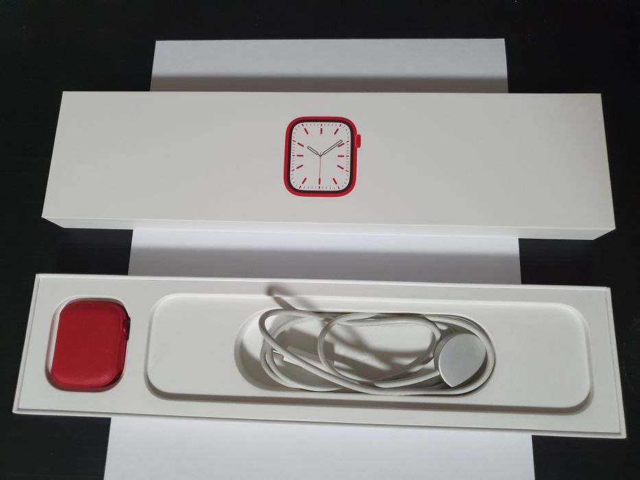 Apple Watch Series 7 (41 мм, Red Aluminum Case, (PRODUCT)RED)