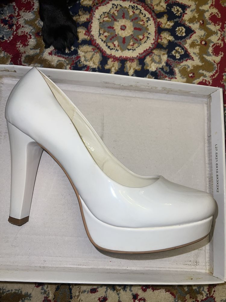 Туфлі весільні білі 38