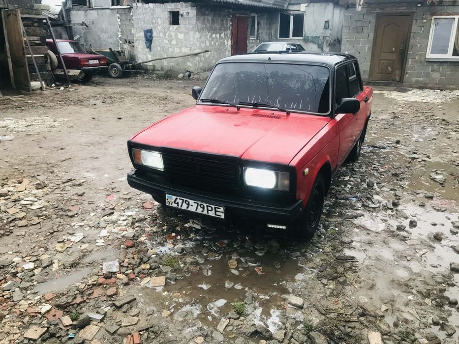 Ваз 2107нахуду  робить машина