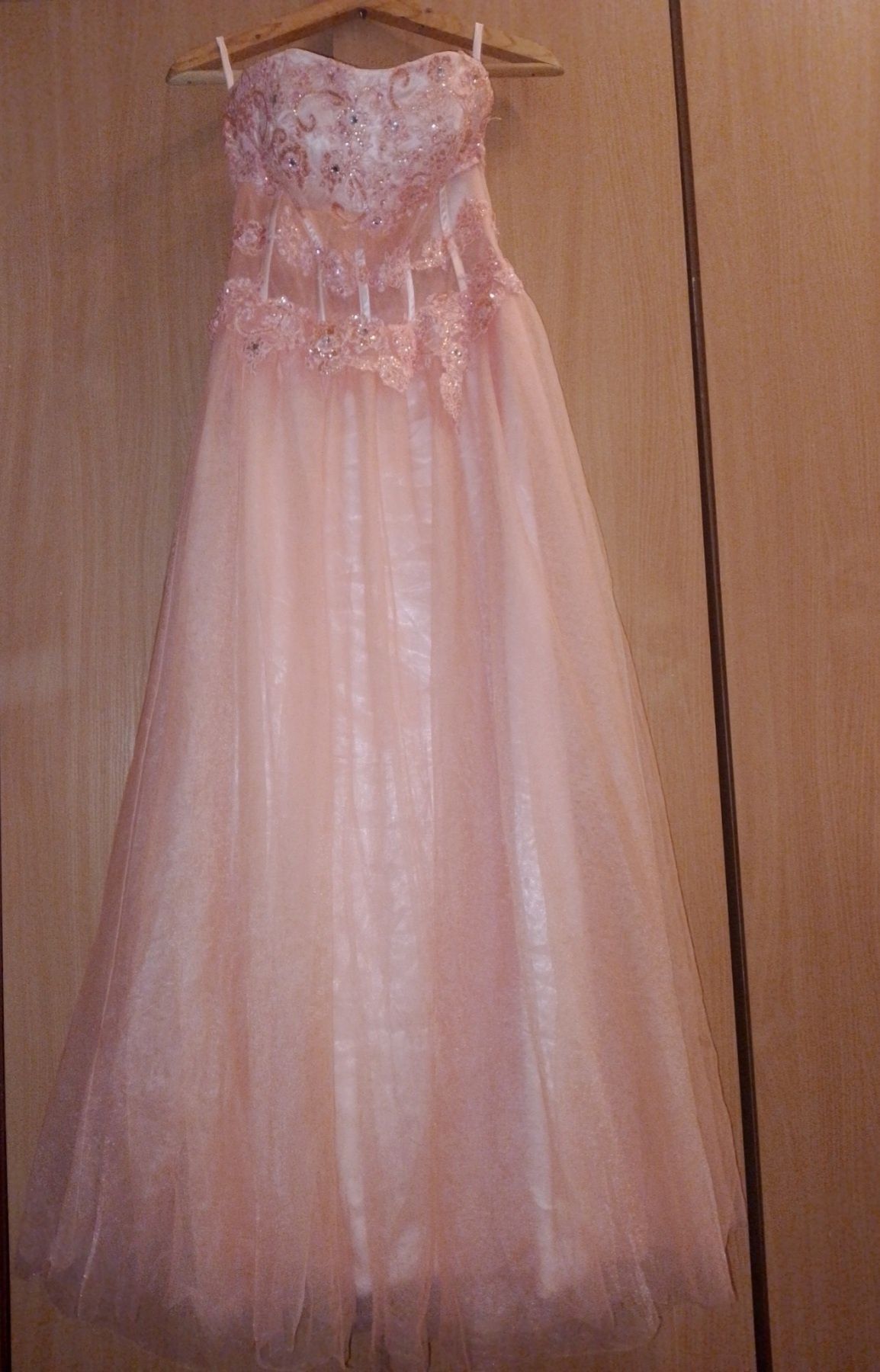 Персикова весільна сукня