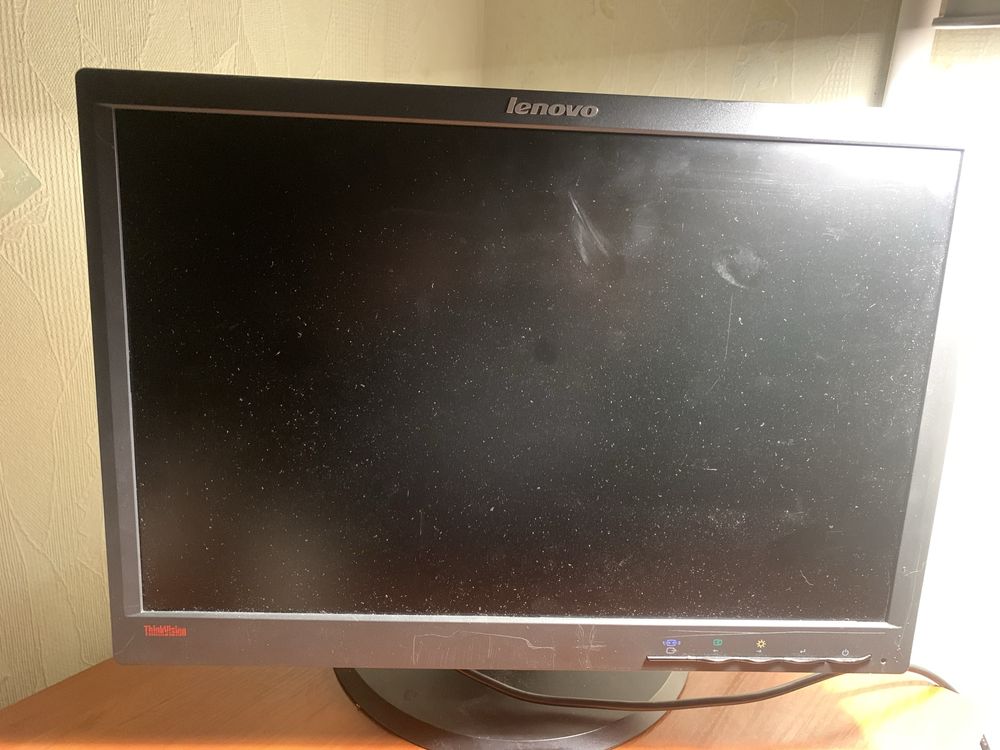 Lenovo ThinkVision 19″ | IPS | Pivot | Срочно!