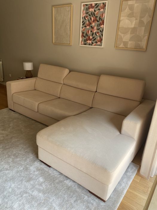 Sofá bege com dois deslizadores e 1 chaise longue