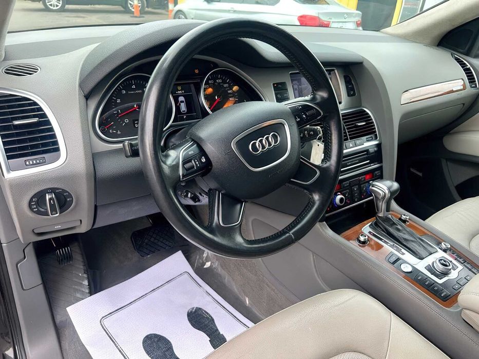 Audi Q7      2015