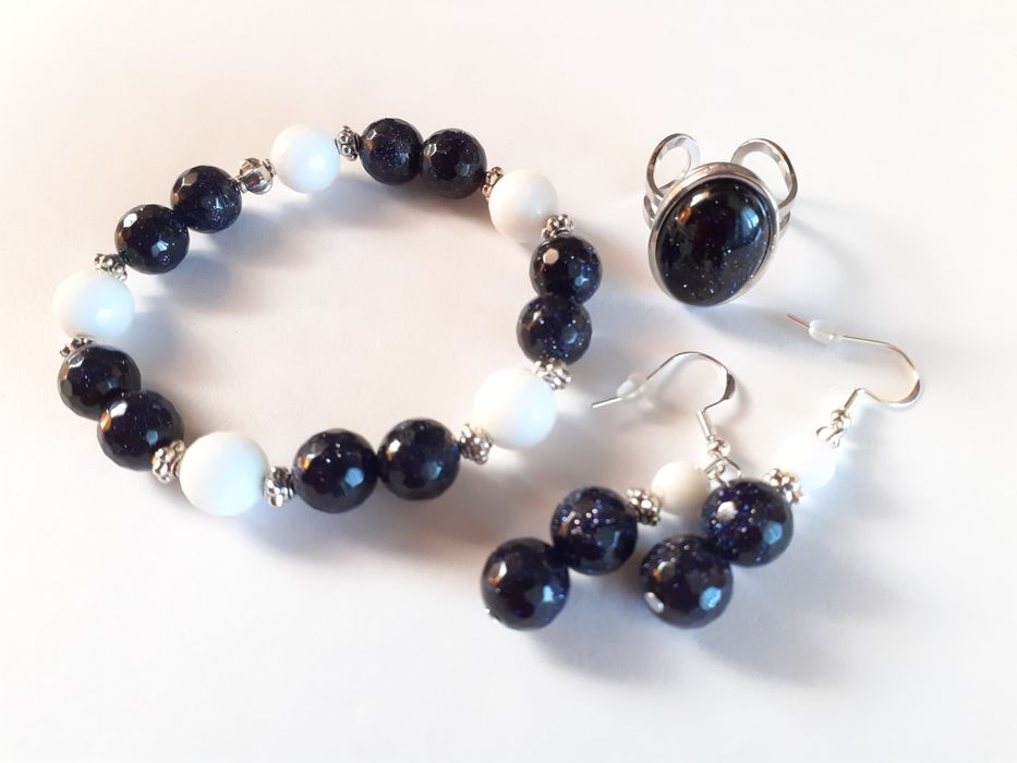 Różna biżuteria z kamieni - bransoletka kolczyki pierścionek