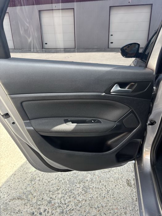 Продам Peugeot 308  2015року