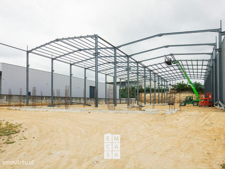 Pavilhão Industrial para construção, na ZI do Perm em Santa Maria d...