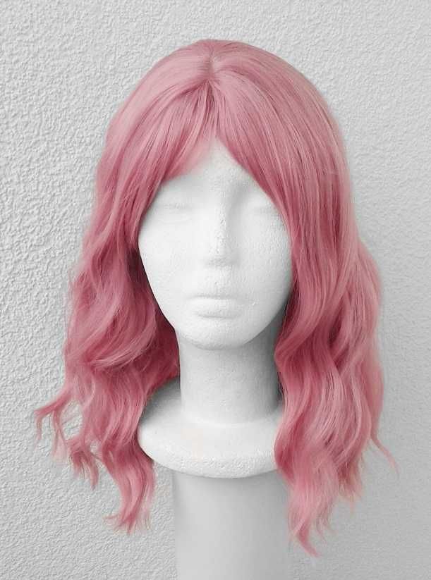Różowa falowana peruka z grzywką wig cosplay Enid Sinclair Wednesday