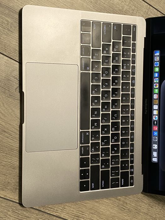 MacBook Pro retina 13 2017 2.3 core i5/8/128