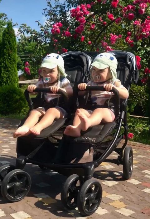 Коляска для двійні