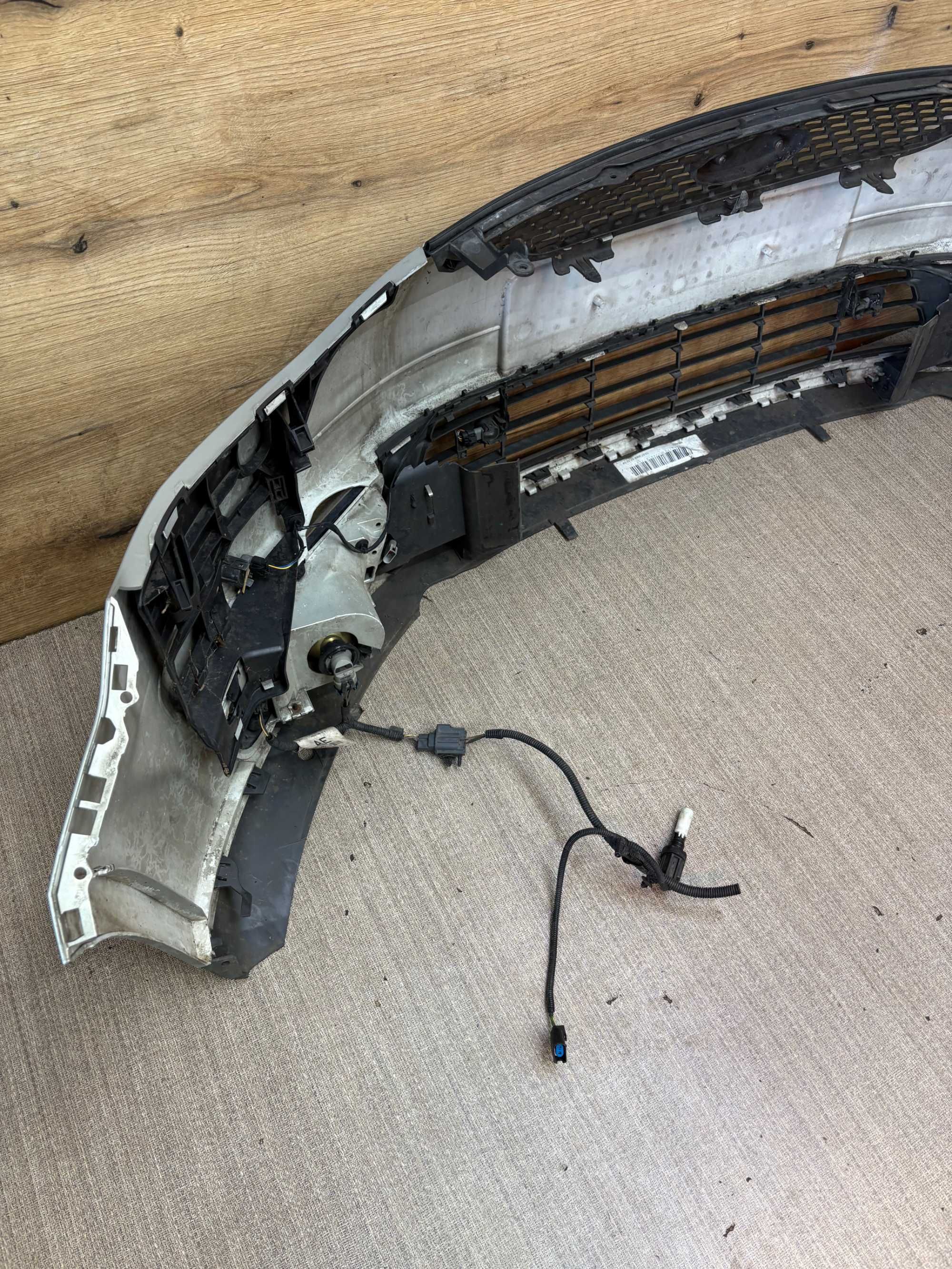 Zderzak przedni ford galaxy 4xpdc kolor d8