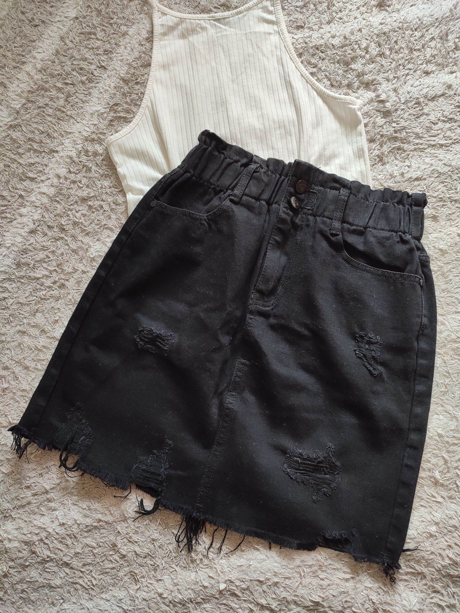 Чорна джинсова юбка , спідниця на резинці з необробленим низом,р.28