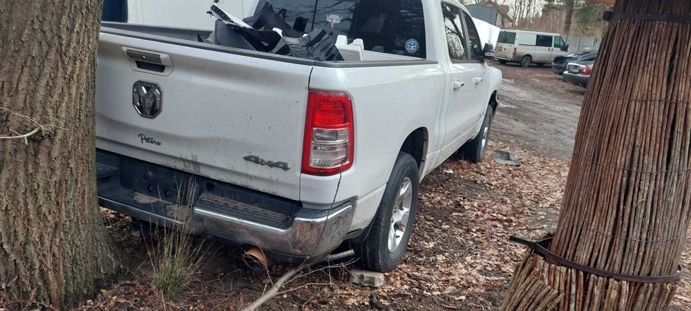 Dodge RAM Crew Cab 19+ Prawe kp[ drzwi przód tył kod lak PW7 klapa