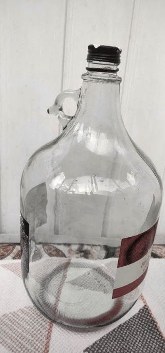 Бутлі для вина 5л.Є банкі 10л