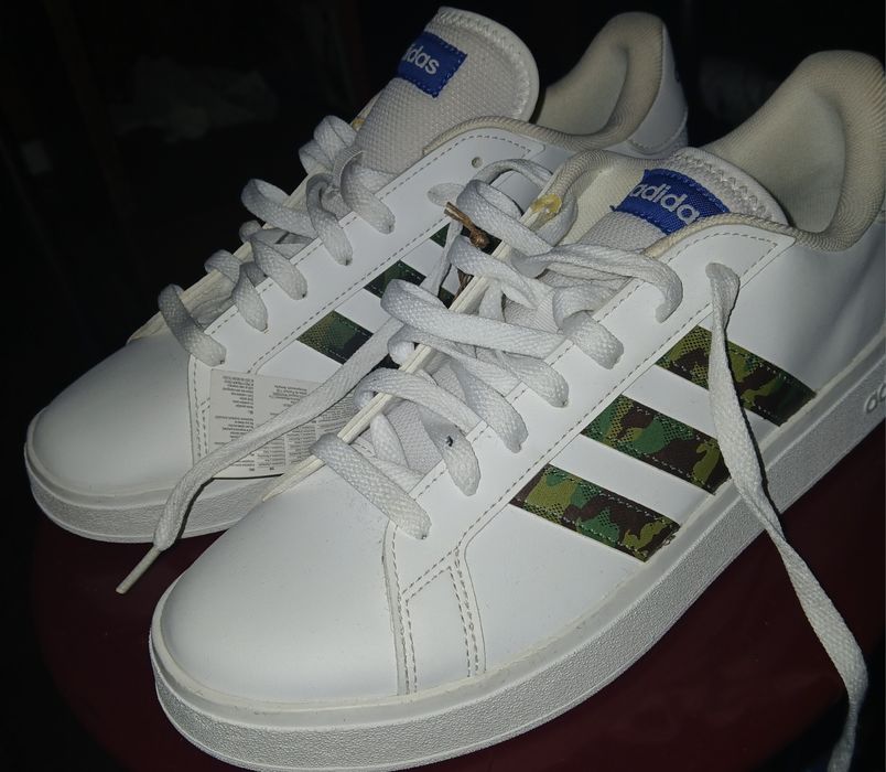 Adidas (grand court base 2.0)