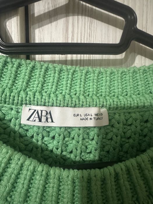 Зелений светр zara