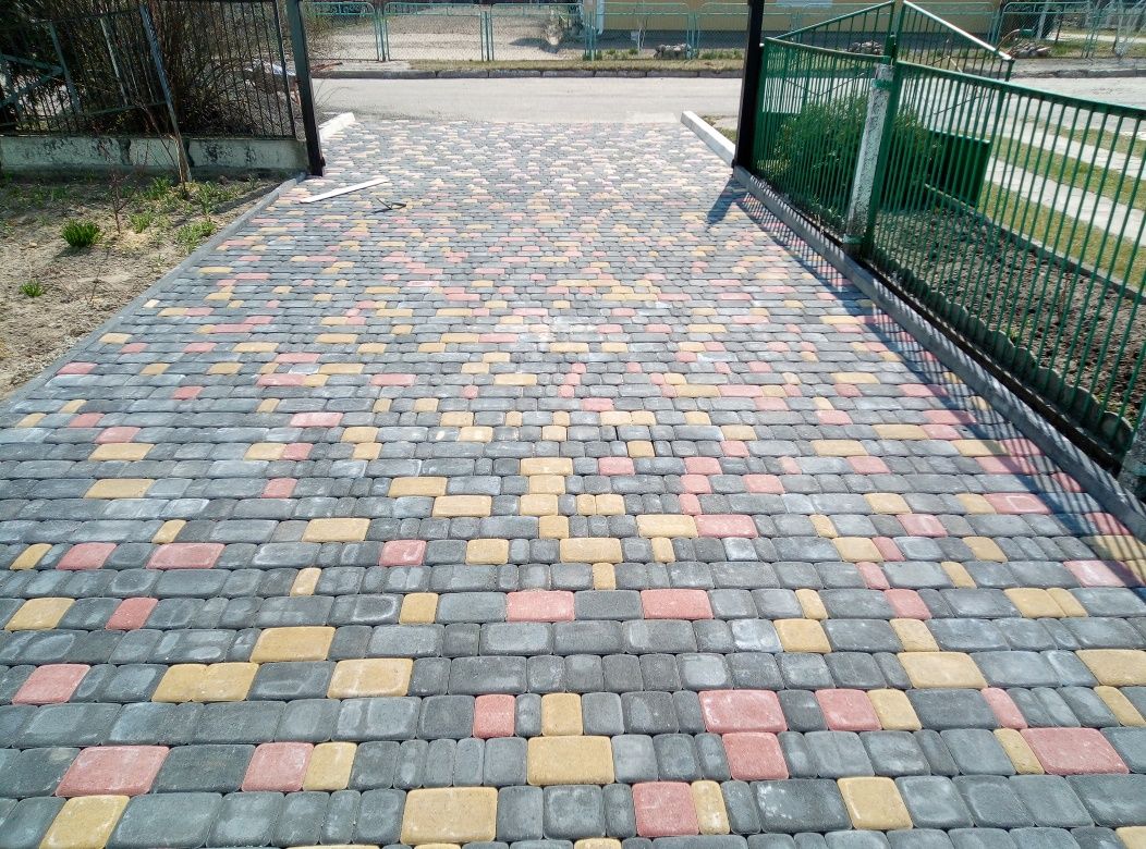 Укладання тротуарної плитки