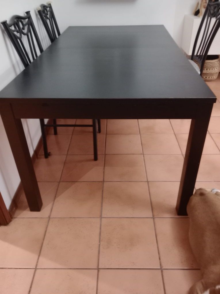 Vendo mesa de jantar e 4cadeiras