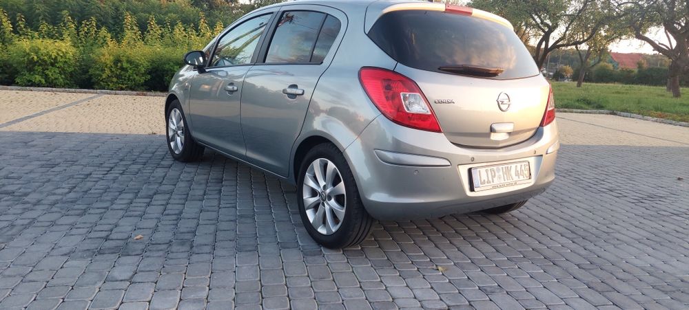 Opel corsa 1.4 2013r