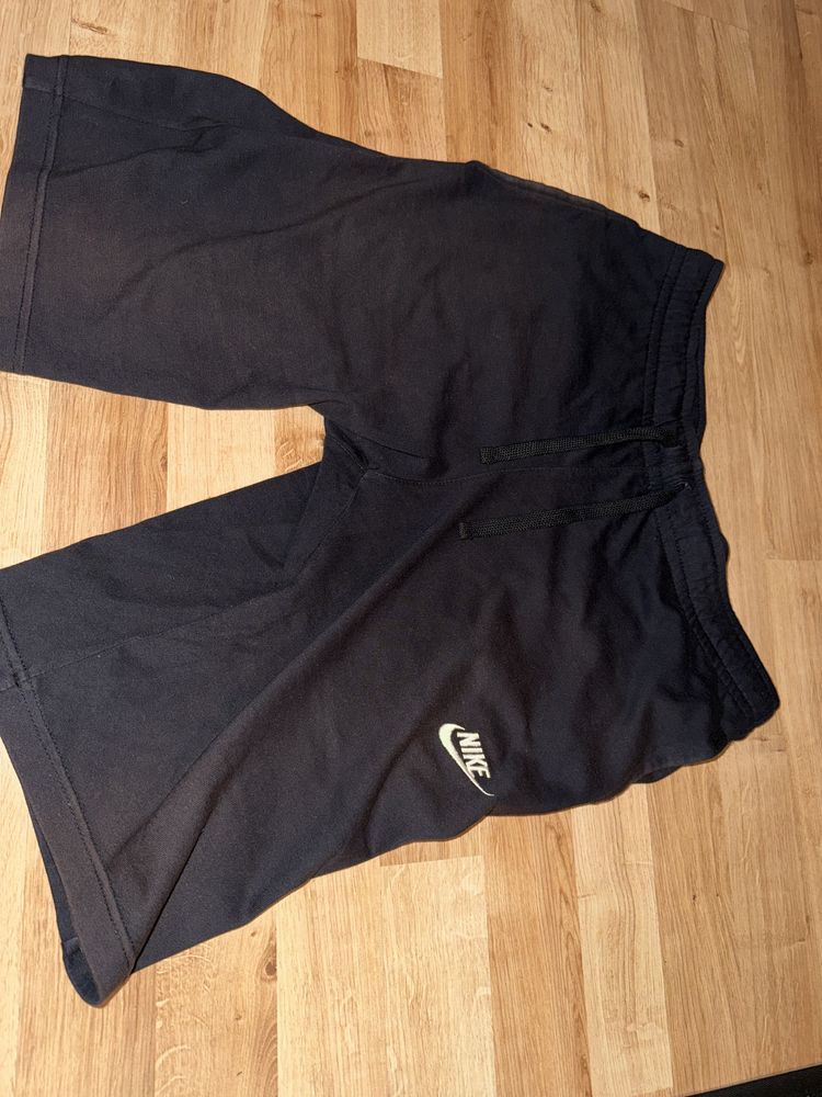 Nike oryginalne spodenki czarne Sportswear