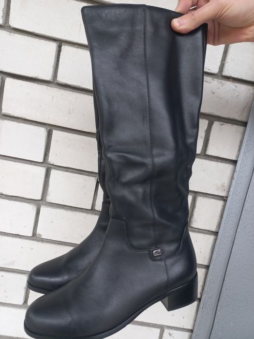 Зимние, кожаные женские сапоги.  Новые.