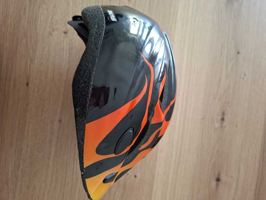 Capacete de bicicleta.