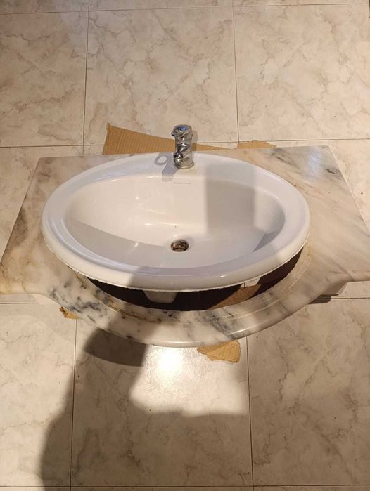 Vendo lavatório com torneira em bom estado