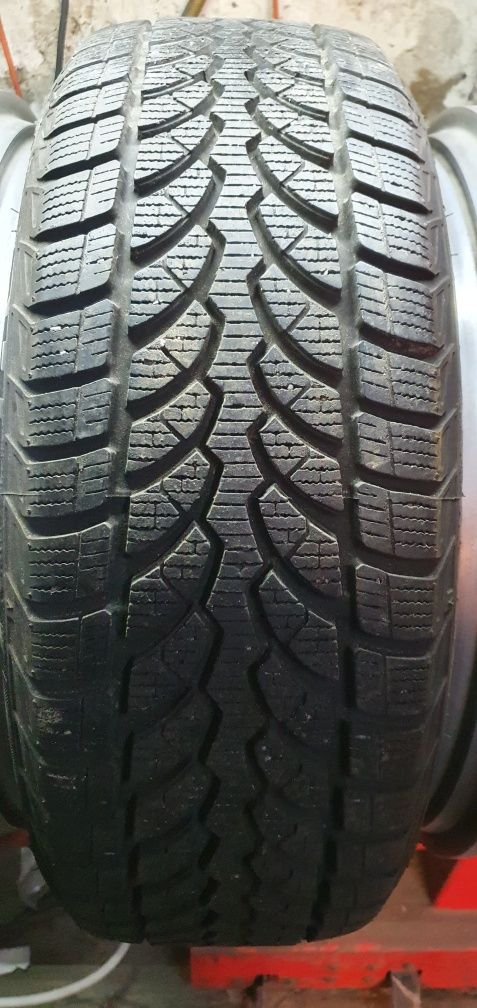 205 /55/16  Bridgestone  Blizzak  LM32   7.5mm opona  pojedyncza