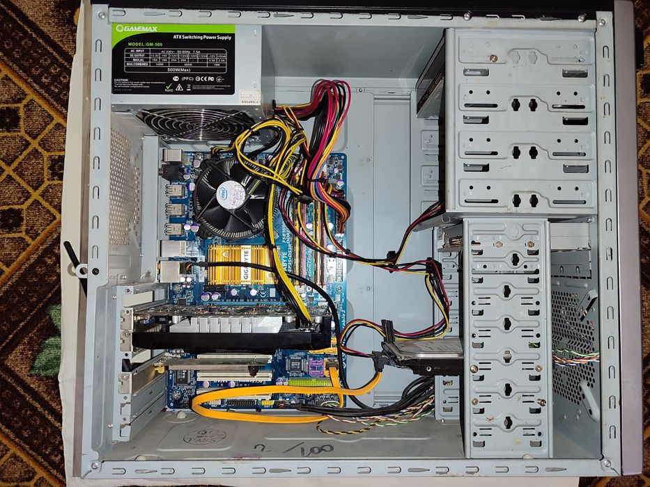 Компютер для роботи та начання.